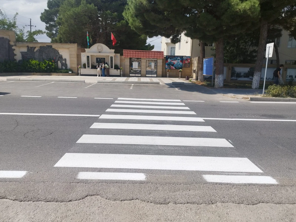 Şabran şəhərində yol nişanlanma işləri həyata keçirilib