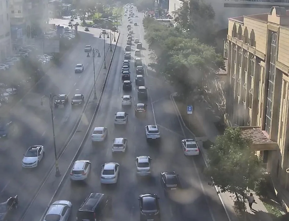 Bakının bir sıra yollarında nəqliyyatın sıxlığı yaranıb