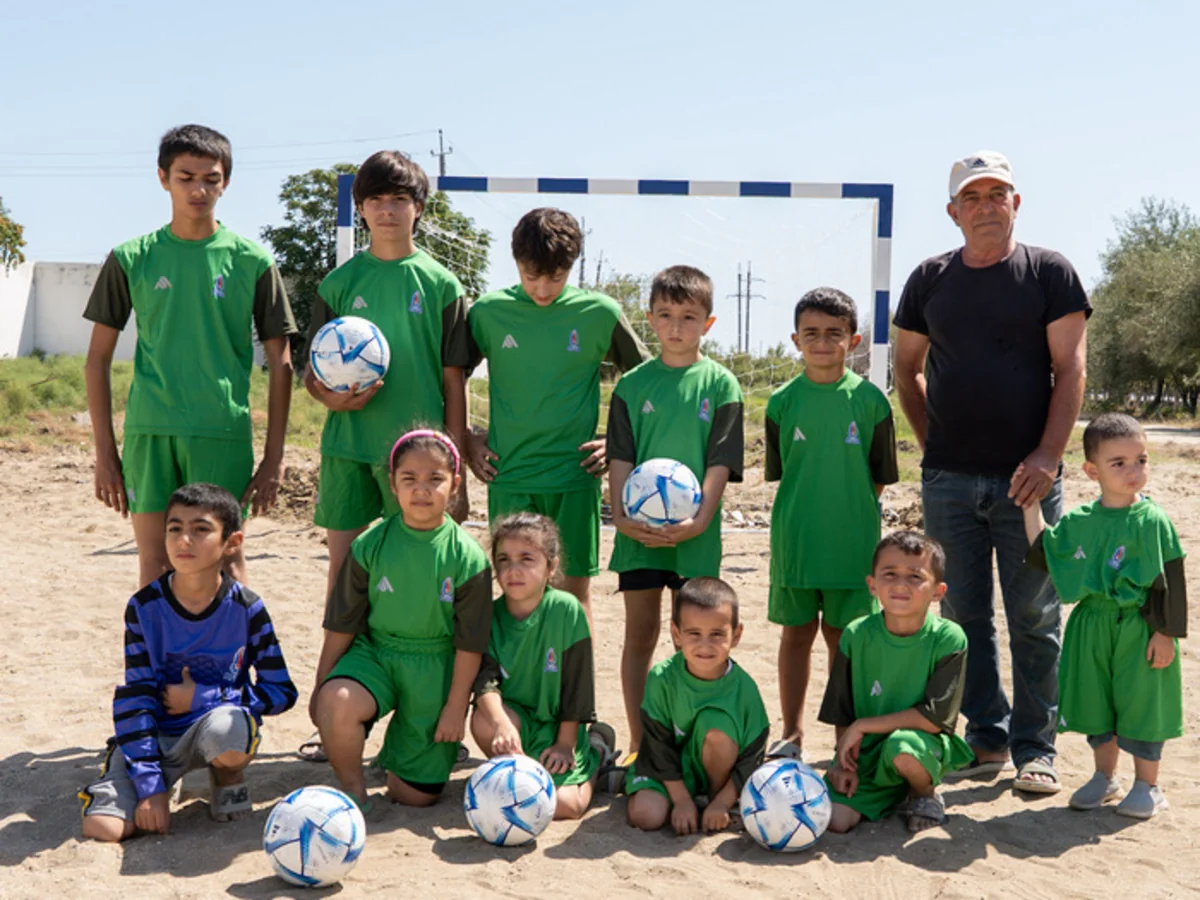 AFFA Sumqayıtda azyaşlıları futbol inventarları ilə təmin edib