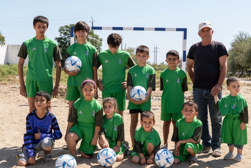 AFFA Sumqayıtda azyaşlıları futbol inventarları ilə təmin edib