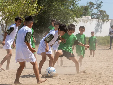 AFFA Sumqayıtda azyaşlıları futbol inventarları ilə təmin edib
