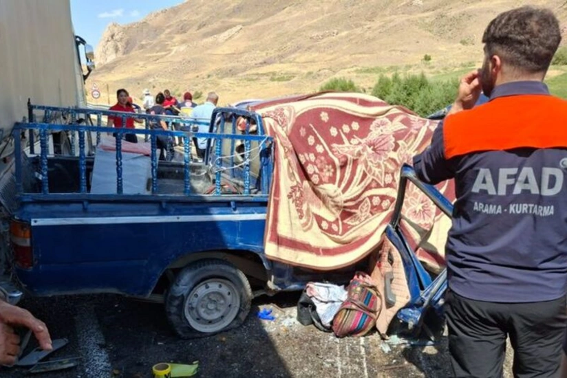 Türkiyədə iki yük maşını toqquşub, ölənlər və yaralananlar var