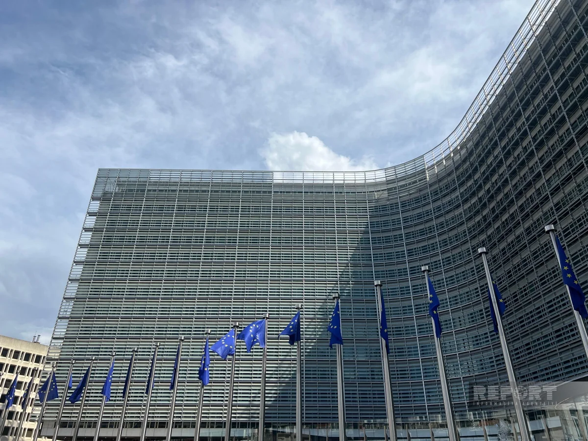 Еврокомиссия намерена перечислить Украине 90 млрд евро до конца 2027 года