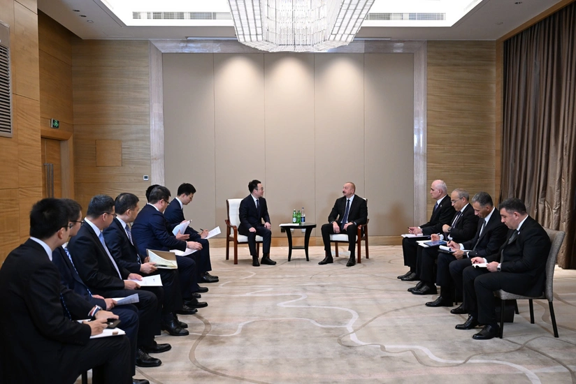 İlham Əliyev Tiencin şəhərində Powerchina group şirkətlər qrupunun icraçı vitse-prezidenti ilə görüşüb