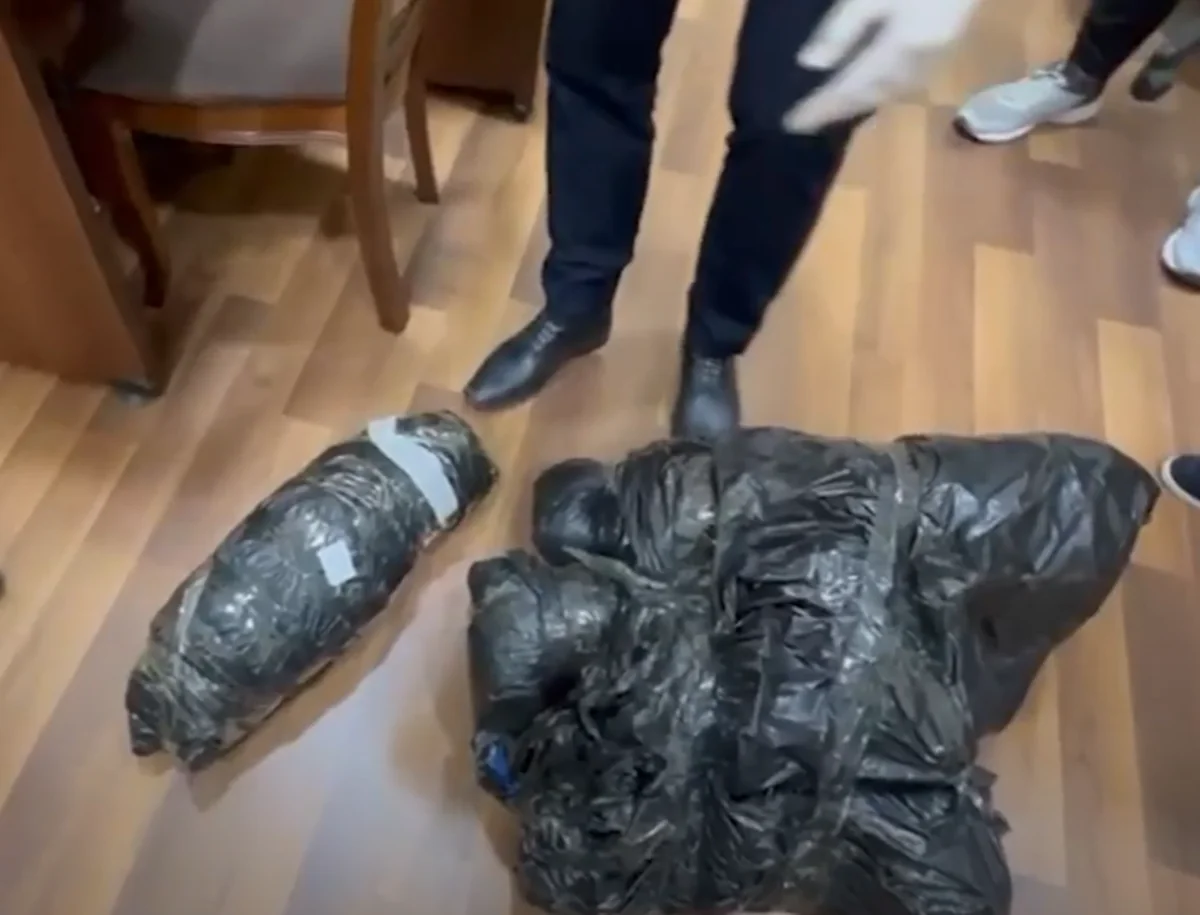 Bakıda əməliyyatla saxlanılan şəxsdən 10 kiloqram narkotik götürülüb