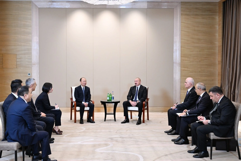 President meets with chairman of China National Chemical Engineering in Tianjin