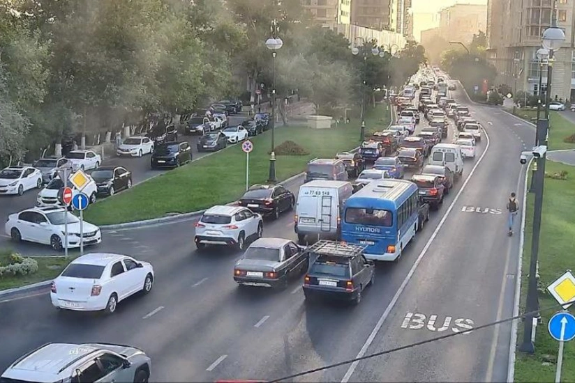 Bakının bir sıra yollarında nəqliyyatın sıxlığı yaranıb - SİYAHI