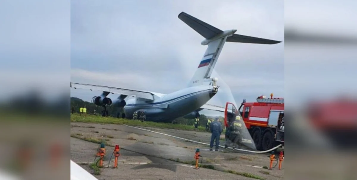 В России военный самолет совершил аварийную посадку