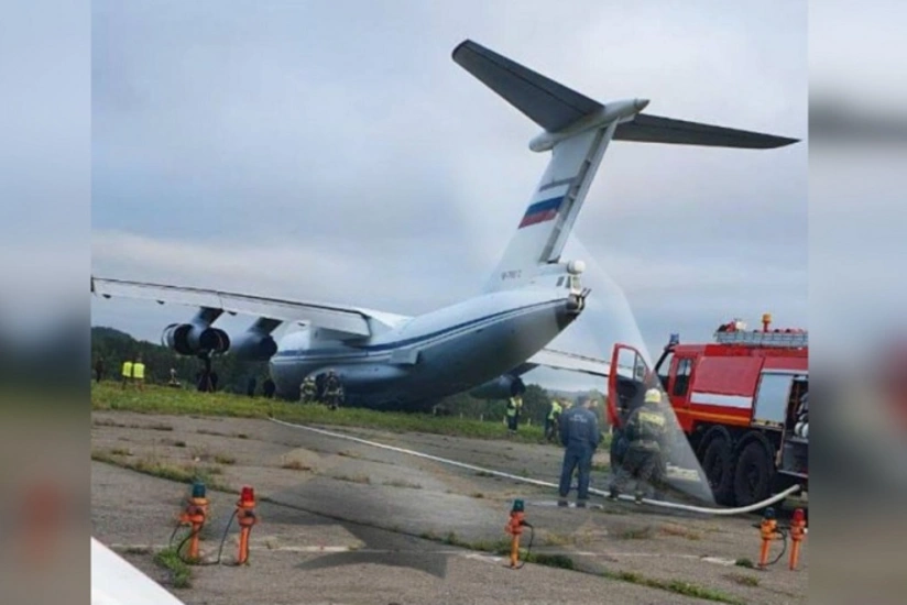 В России военный самолет совершил аварийную посадку