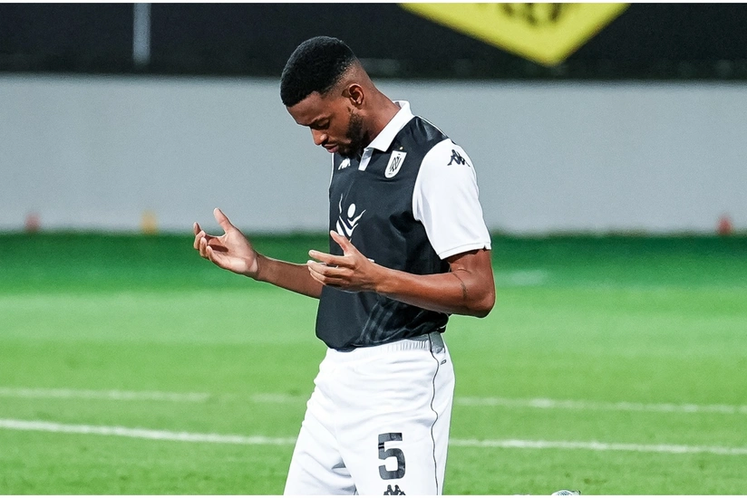 Neftçinin futbolçusu üç oyunluq cəza alıb