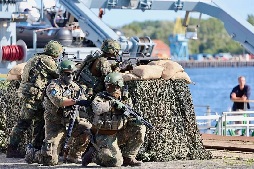 Более 10 стран НАТО под руководством ФРГ проводят учения на Балтике