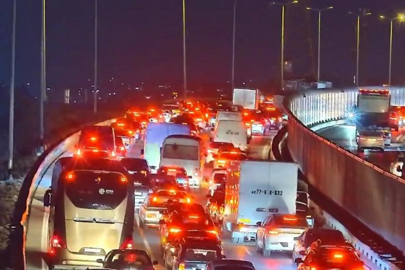 Bakı Dairəvi yolda avtoqəza olub, sıxlıq yaranıb