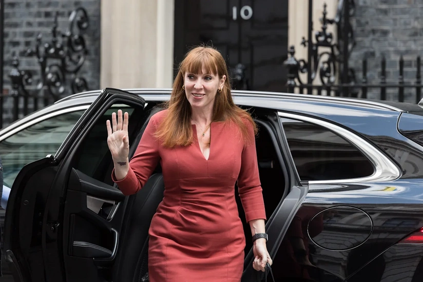 KİV: Britaniyanın Baş nazirinin müavini vergi qalmaqalı səbəbindən istefa verib