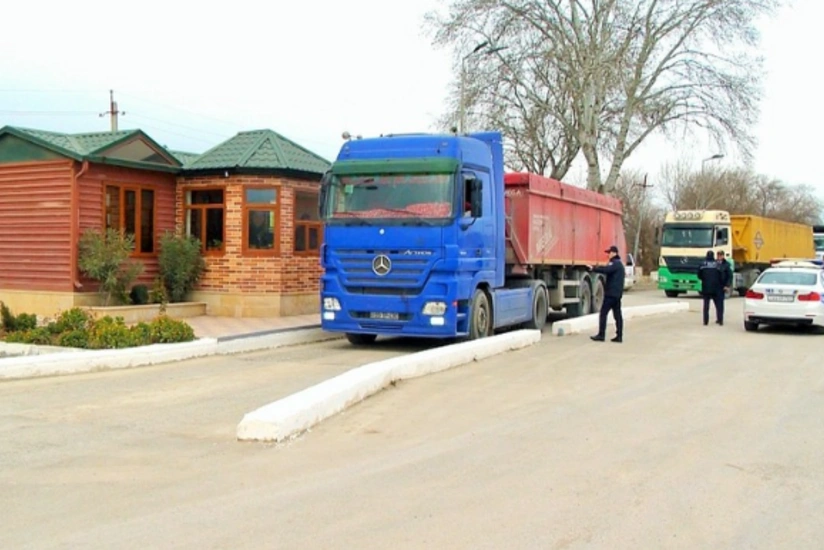 Yol polisi yükdaşıma ilə məşğul olan şəxslərə müraciət edib