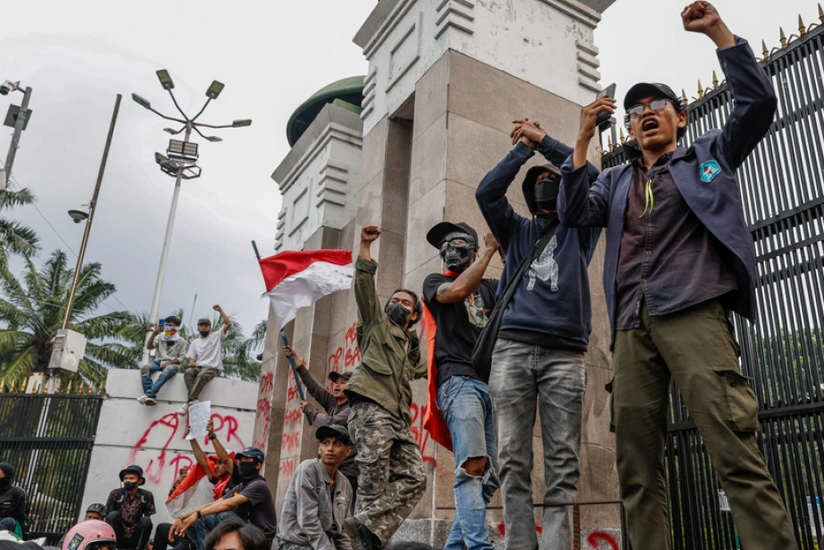 Митинги в Индонезии приостановились на время мусульманского праздника