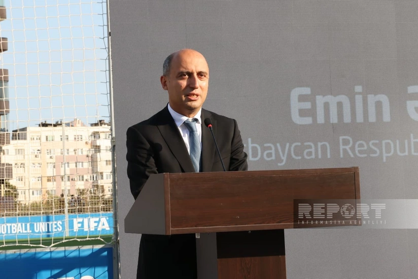 Emin Əmrullayev: Məktəbdə təhsil alan uşaqlar futbolla da məşğul olacaqlar