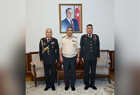 Azərbaycan müdafiə naziri Türkiyənin yeni hərbi attaşesini qəbul edib