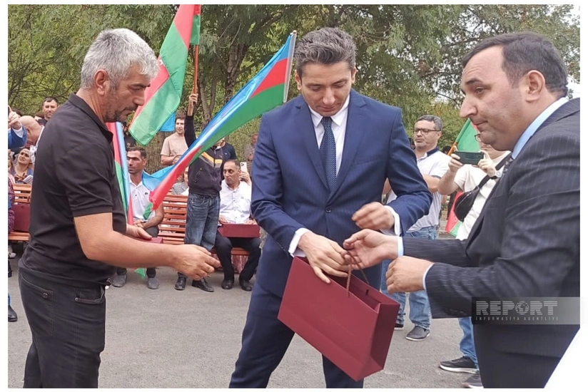 В село Венгли Агдеринского района отправилась очередная группа жителей
