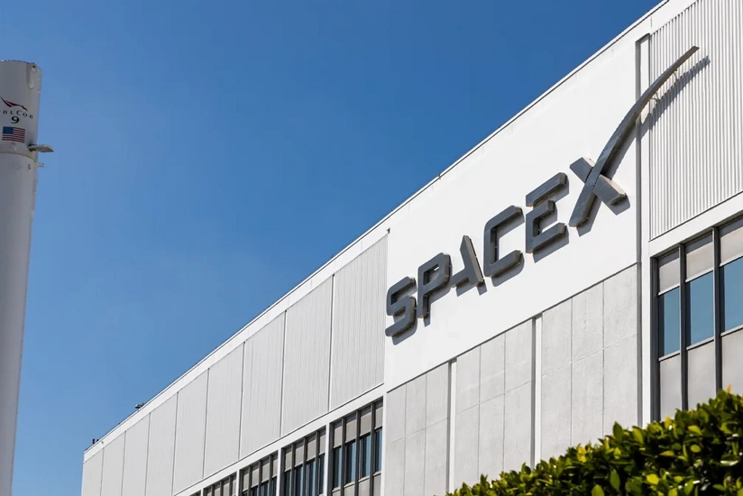 SpaceX купит у EchoStar частоты за $17 млрд и оплатит половину сделки своими акциями