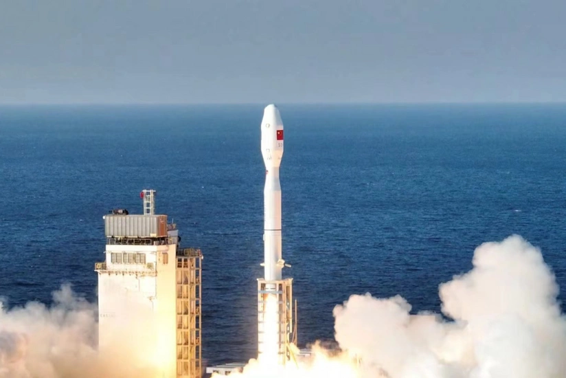 Çin dənizdən 11 peyki olan Jielong-3 raketini kosmosa göndərib