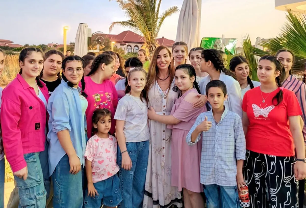 Arzu Əliyeva sosial qayğıya ehtiyacı olan uşaqların Sea Breezedə istirahətini təşkil edib