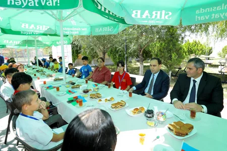 Naxçıvanda Yay düşərgəsində iştirak edən uşaqlarla görüş keçirilib