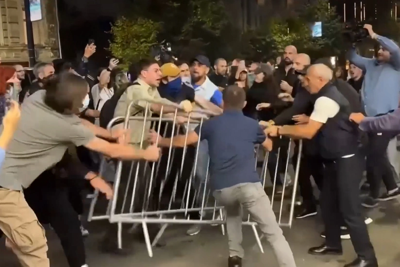 В Тбилиси на площади Свободы произошли столкновения протестующих с полицией