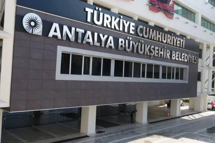Antalya Böyükşəhər Bələdiyyəsində rüşvət əməliyyatı: 20 nəfər barədə həbs qərarı verilib