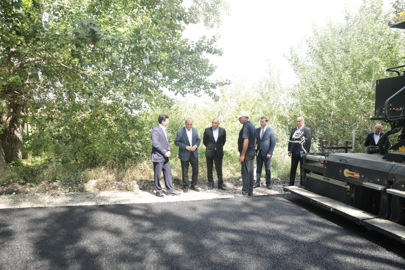 Xaçmazın Həsənqala kəndinin yolu sahibkarların dəstəyi ilə asfaltlanır