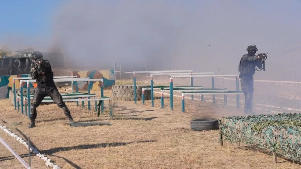 В Узбекистане 10 военнослужащих пострадали при взрыве на полигоне