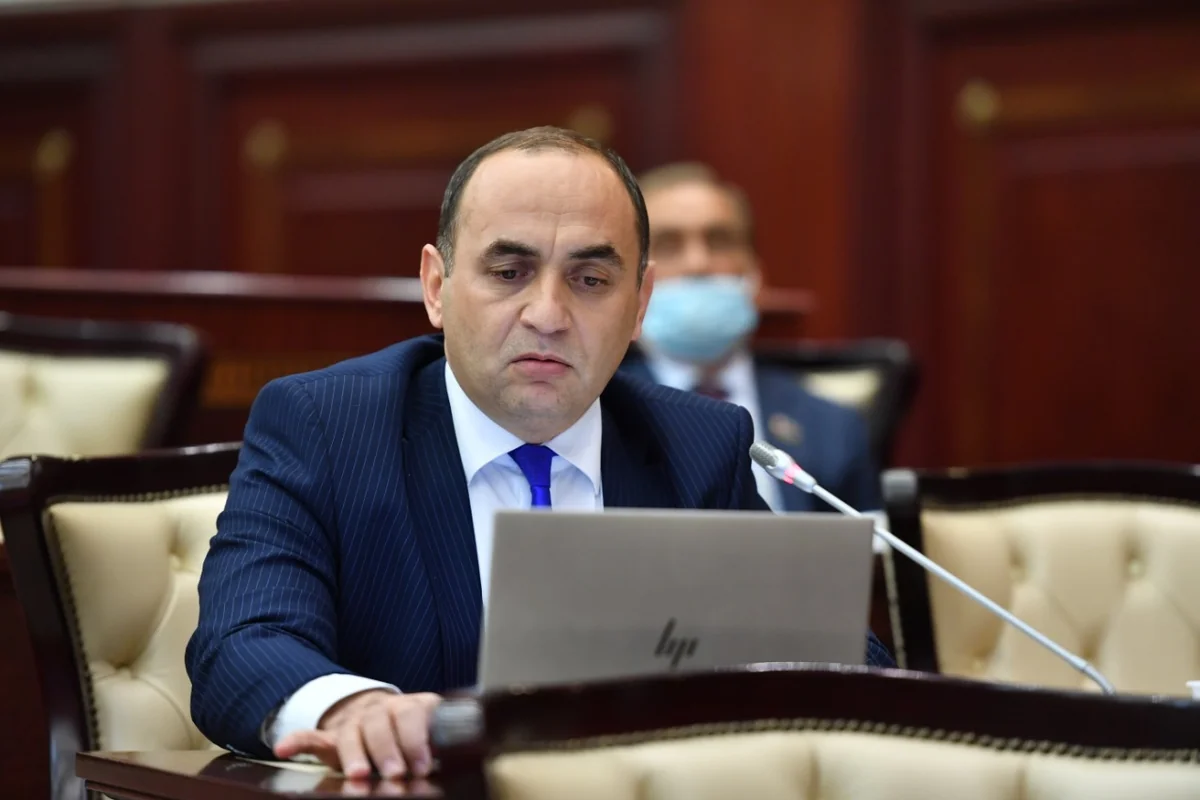Deputat: Ali təhsil müəssisələrində təhsil haqqının qaldırılmasına dövlət nəzarət etməlidir