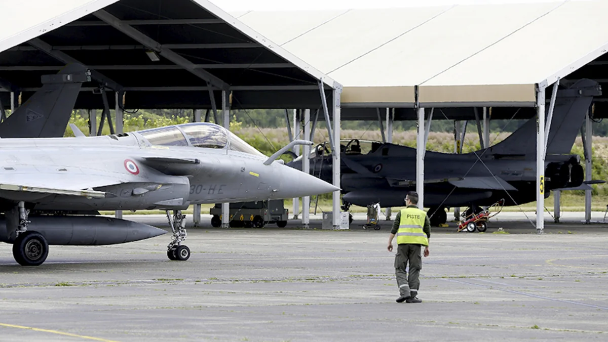 Makron: Polşaya üç Rafale qırıcı təyyarəsi göndərəcəyik