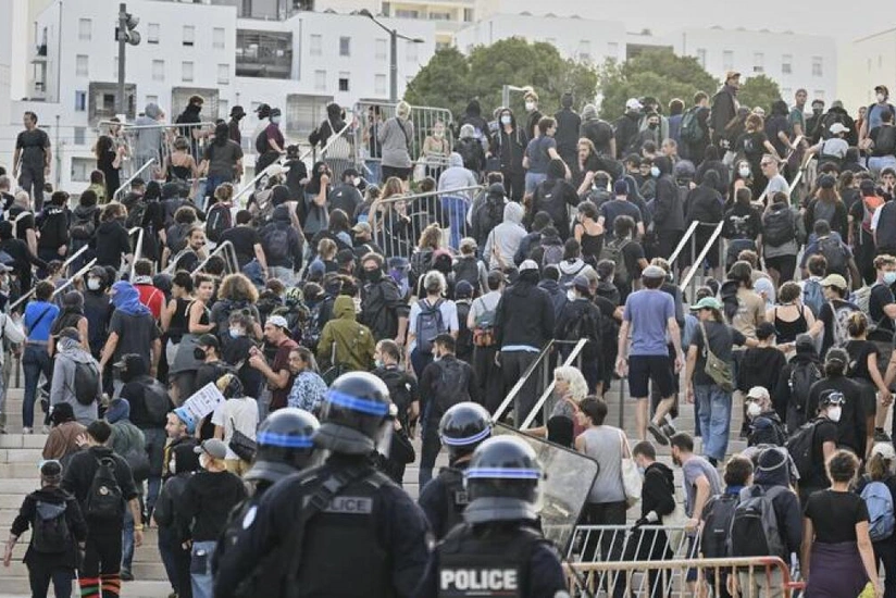 Во Франции число задержанных на акциях протеста выросло до 675 человек