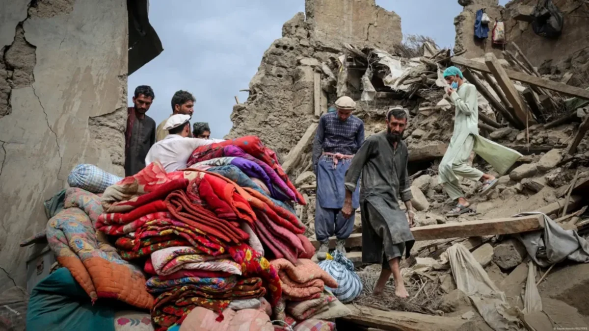 ÜST: Zəlzələdən sonra təqribən 500 min əfqanın tibbi yardıma ehtiyacı var