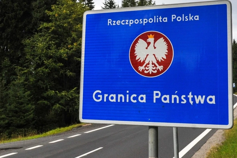 Polşa Belarusla sərhədi bağlayıb