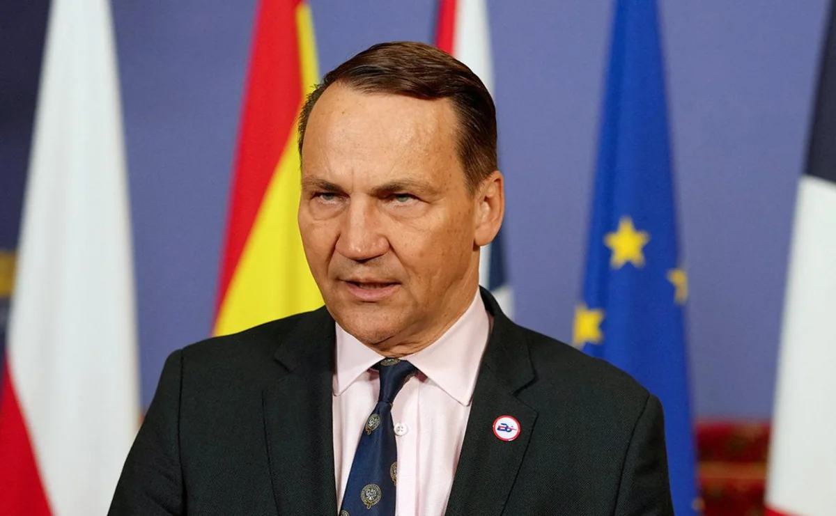 Sikorski: PUA insidenti Rusiya ilə diplomatik münasibətləri kəsmək üçün səbəb deyil