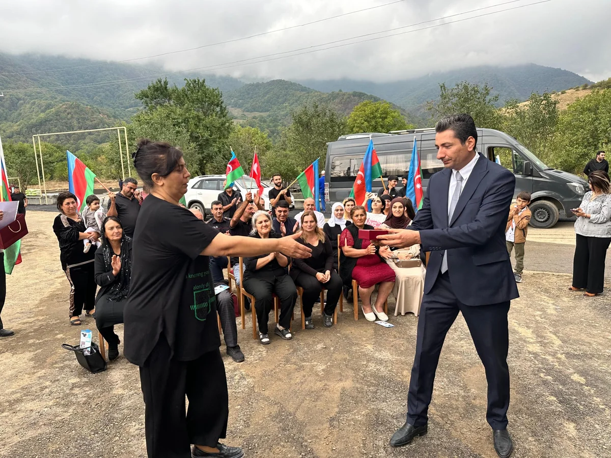 First group of former IDPs leave for Azerbaijan's Hadrut, Badara villages