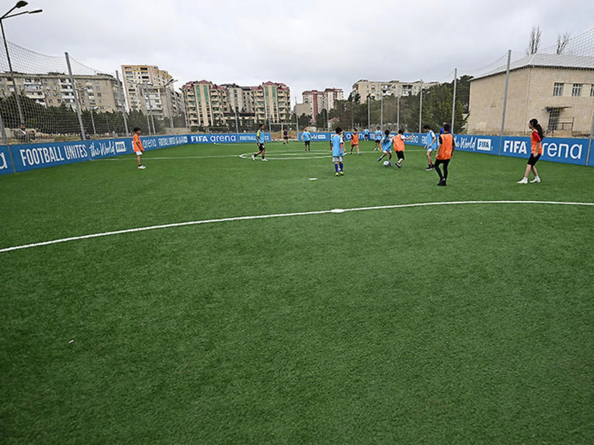 FIFA Arena layihəsi çərçivəsində Bakıda daha bir meydançanın açılışı olub