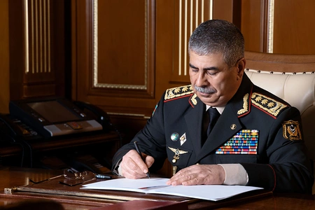Azerbaijani defense minister offers condolences to Pakistan
