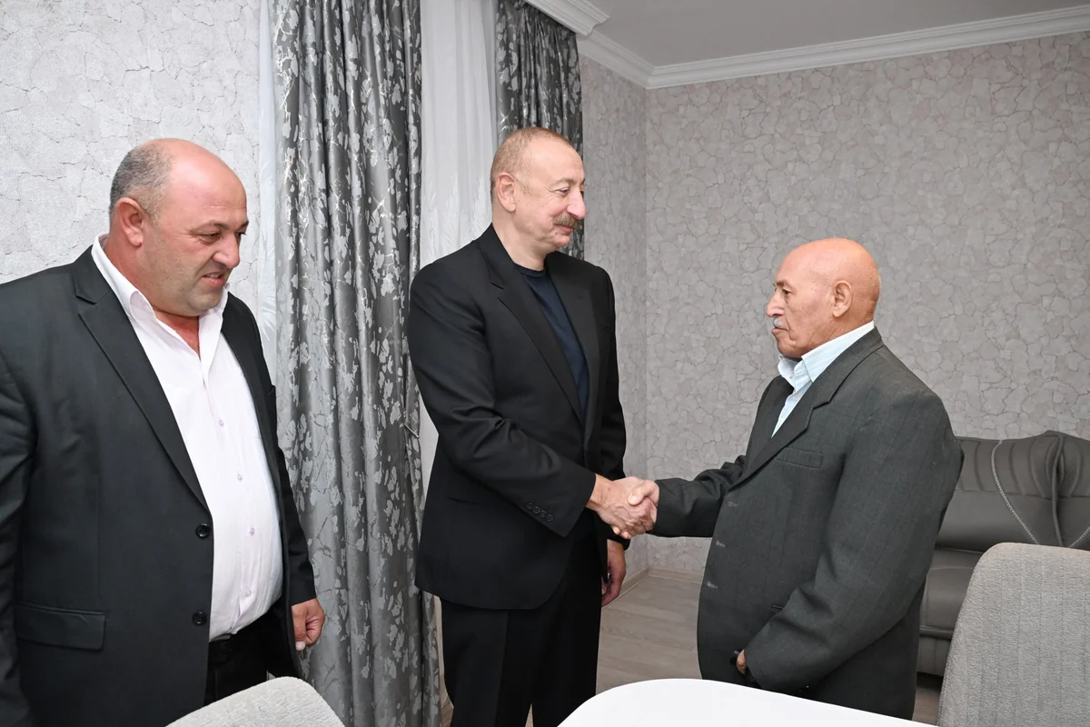 İlham Əliyev Xocavənd rayonunun Qırmızı Bazar qəsəbəsində olub