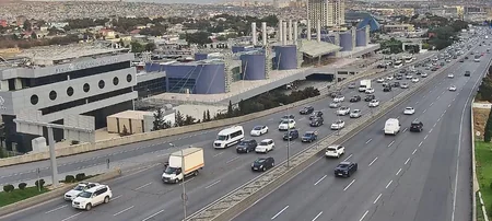 İlk dərs günündə Bakı yollarında nəqliyyatın sıxlığı yaranıb