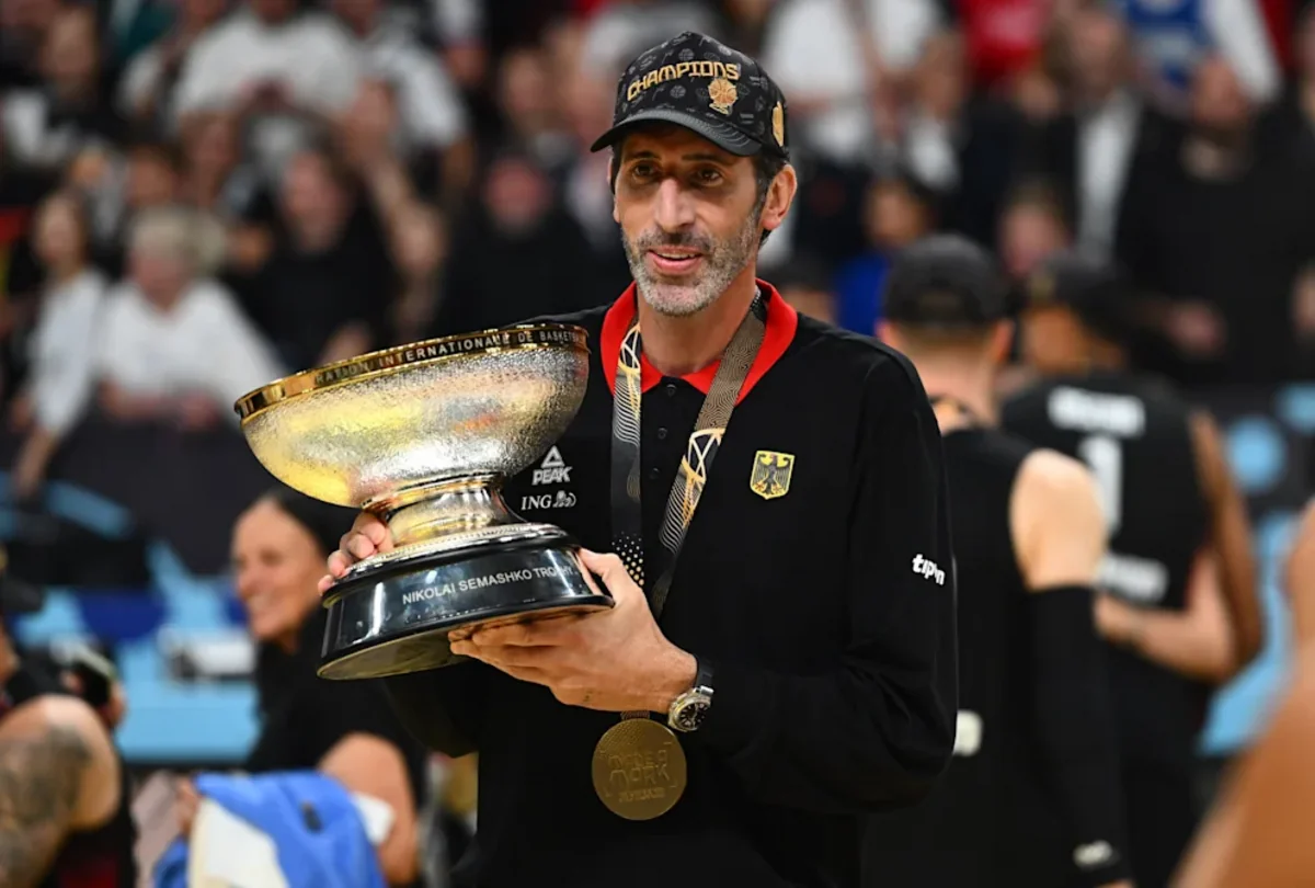 Almaniya millisinin baş məşqçisi final oyunundan sonra xəstəxanaya yerləşdirilib