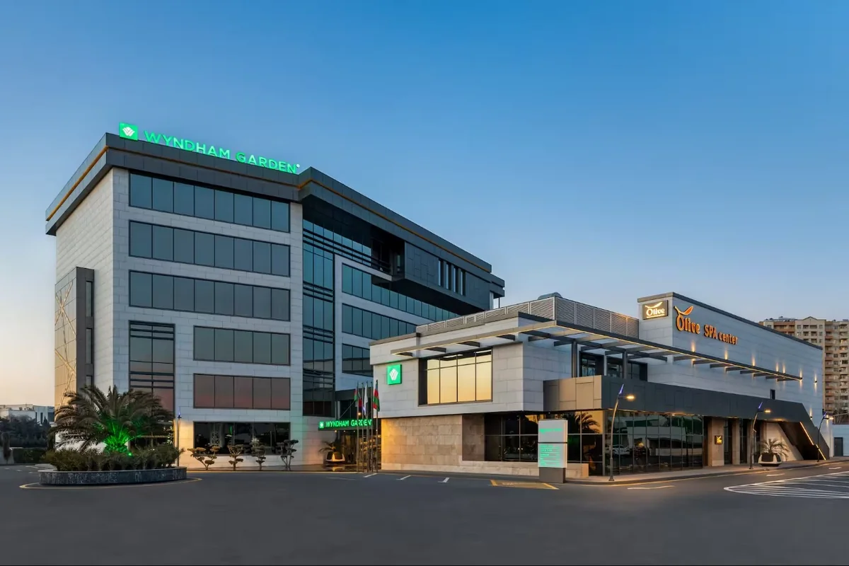 Wyndham Garden Baku hoteli xidmətinizdədir