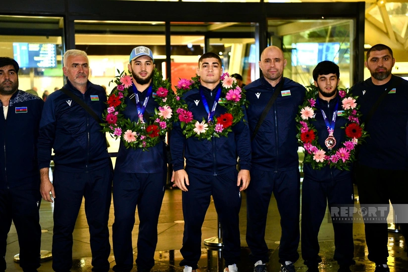Dünya çempionatında uğurlu çıxış edən Azərbaycanın sərbəst güləşçiləri Vətənə qayıdıblar