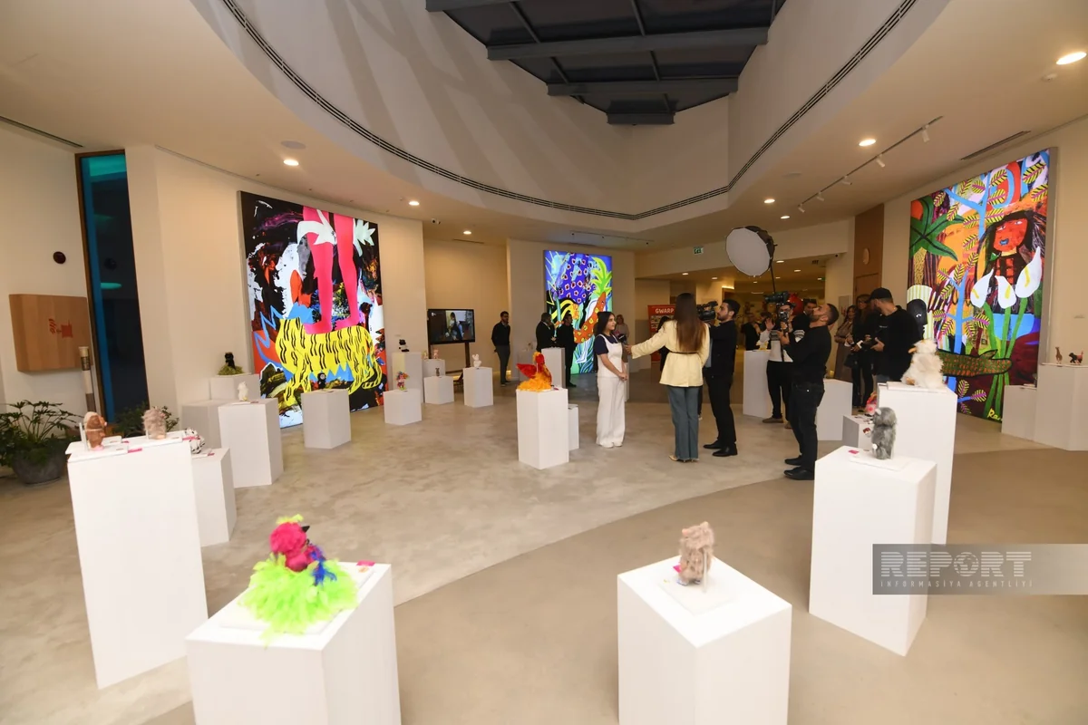 Nine Senses Art Centerdə xeyriyyə sərgisi keçirilib