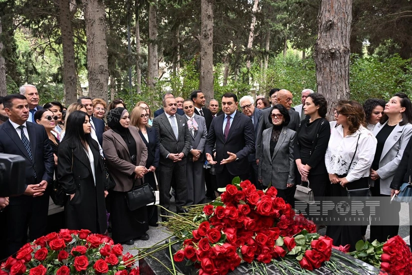 Milli Musiqi Günü münasibətilə Üzeyir Hacıbəylinin məzarı ziyarət edilib