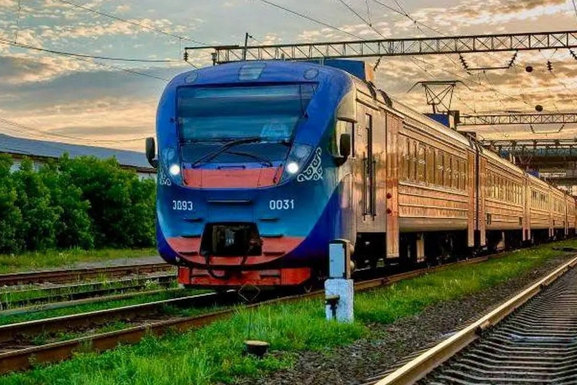 В Казахстане трое погибли при столкновении поезда с автомобилем