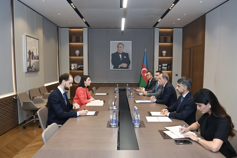 Fransa səfiri etimadnaməsinin surətini Azərbaycan XİN başçısına təqdim edib
