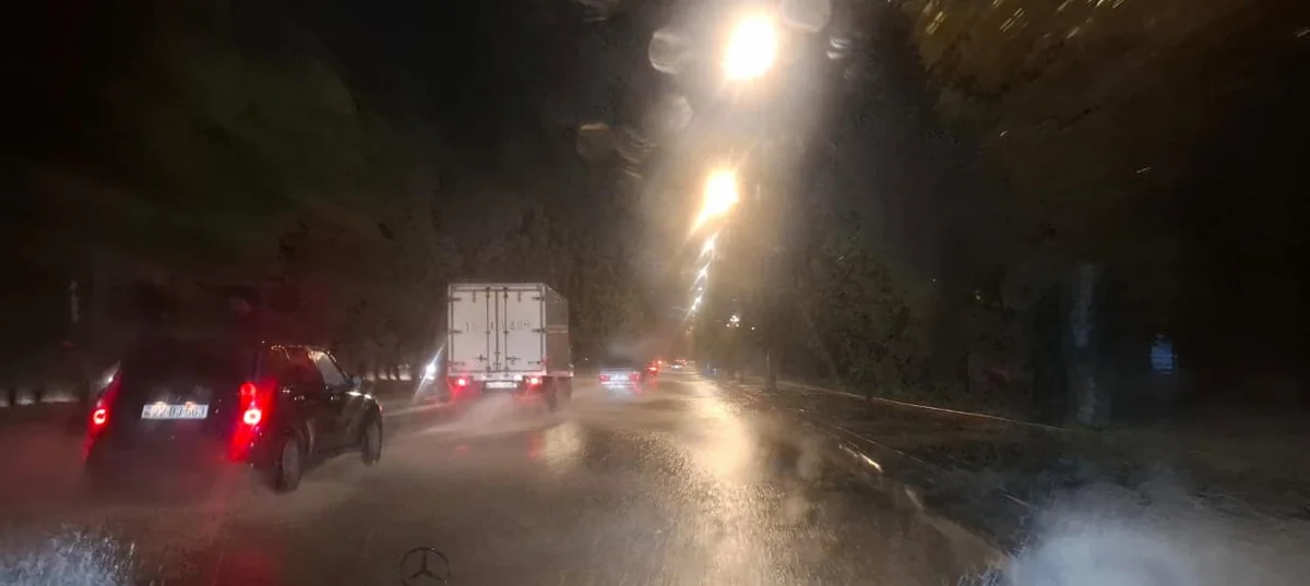 Gəncədə leysan nəqliyyatın hərəkətində çətinliklər yaradıb