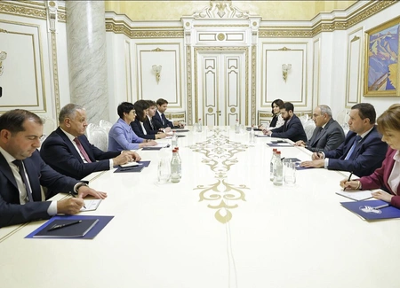 Pashinyan, EU Commissioner discuss peace and stability in South Caucasus